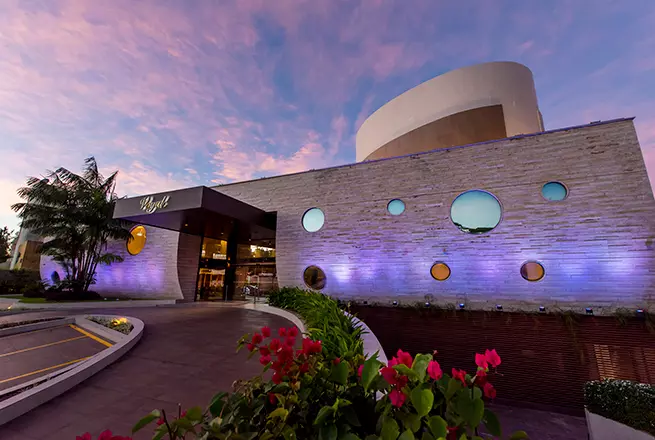 Vogal Luxury Beach Hotel